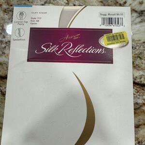 Hanes silk reflections Pantyhose! Unopened! NEW! LOW PRICE!